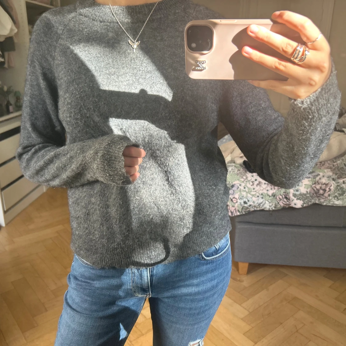 Mörkgrå stickad tröja i ullmix - 1