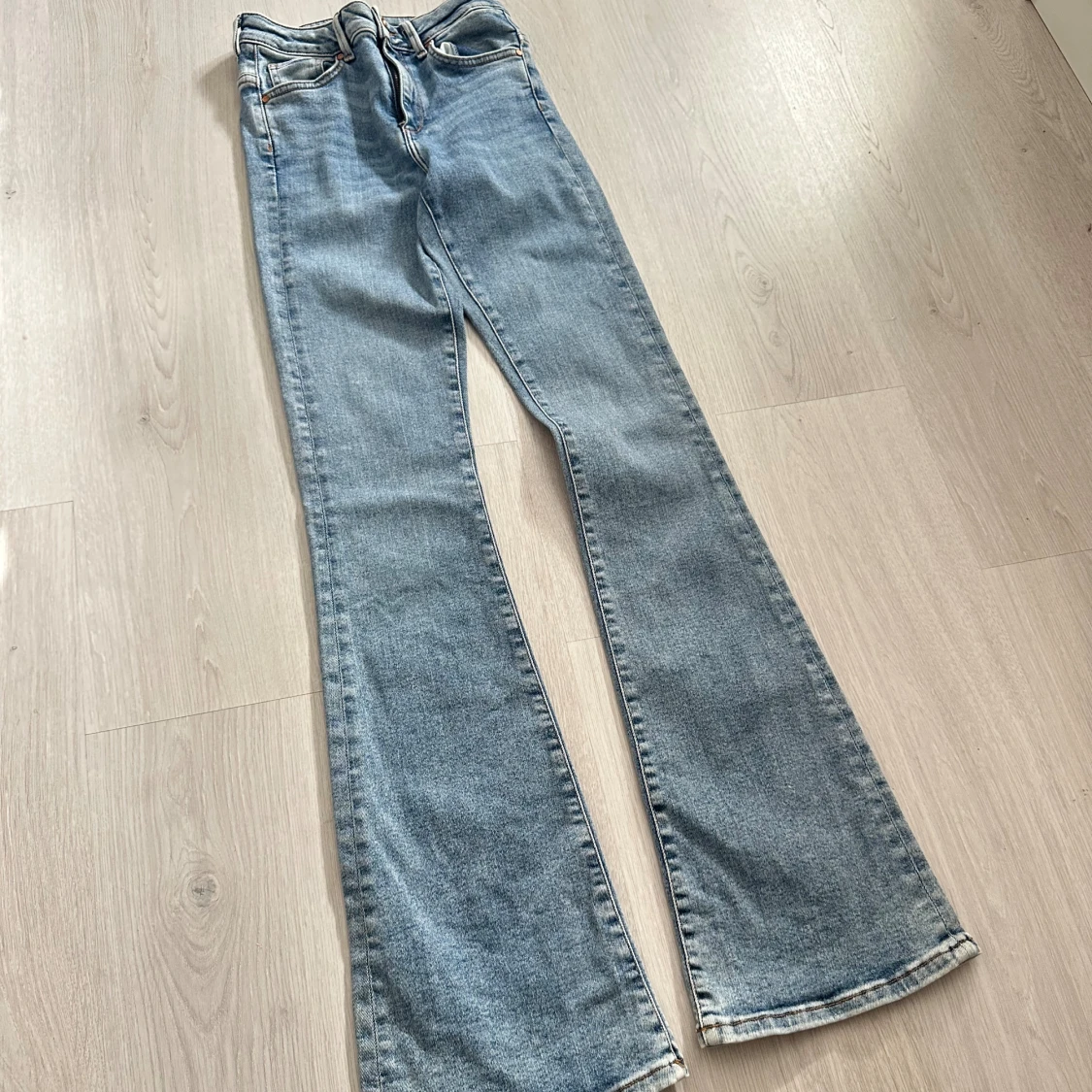Ljusblå bootcut jeans - 2