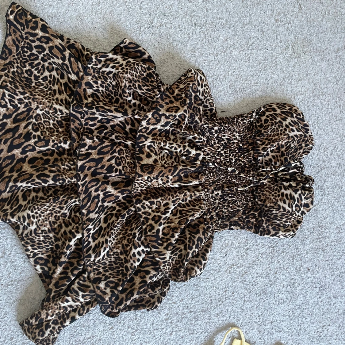 Leopardmönstrad kort klänning