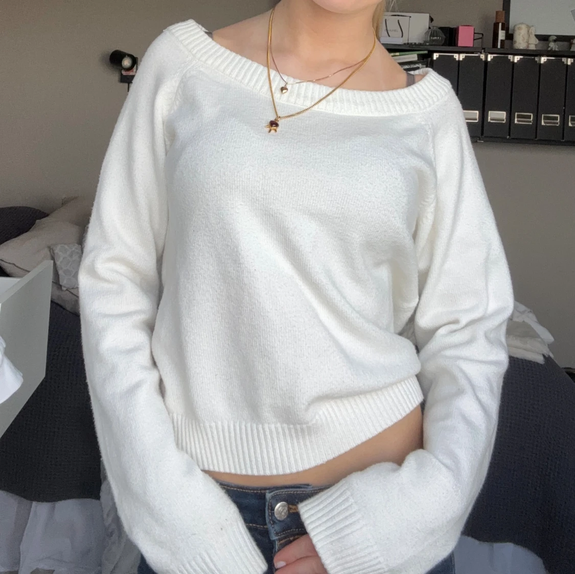 Vit offshoulder stickad tröja - 1