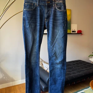 Nudie Jeans - Grim Tim - Ink Navy - 29/32 - Mörkblå Nudie Jeans. Modell: Grim Tim. Färg: Ink Navy. W29 L32 Använda enstaka gång