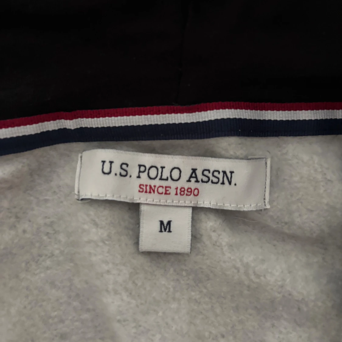 Grå hoodie från U.S. Polo Assn. - 3