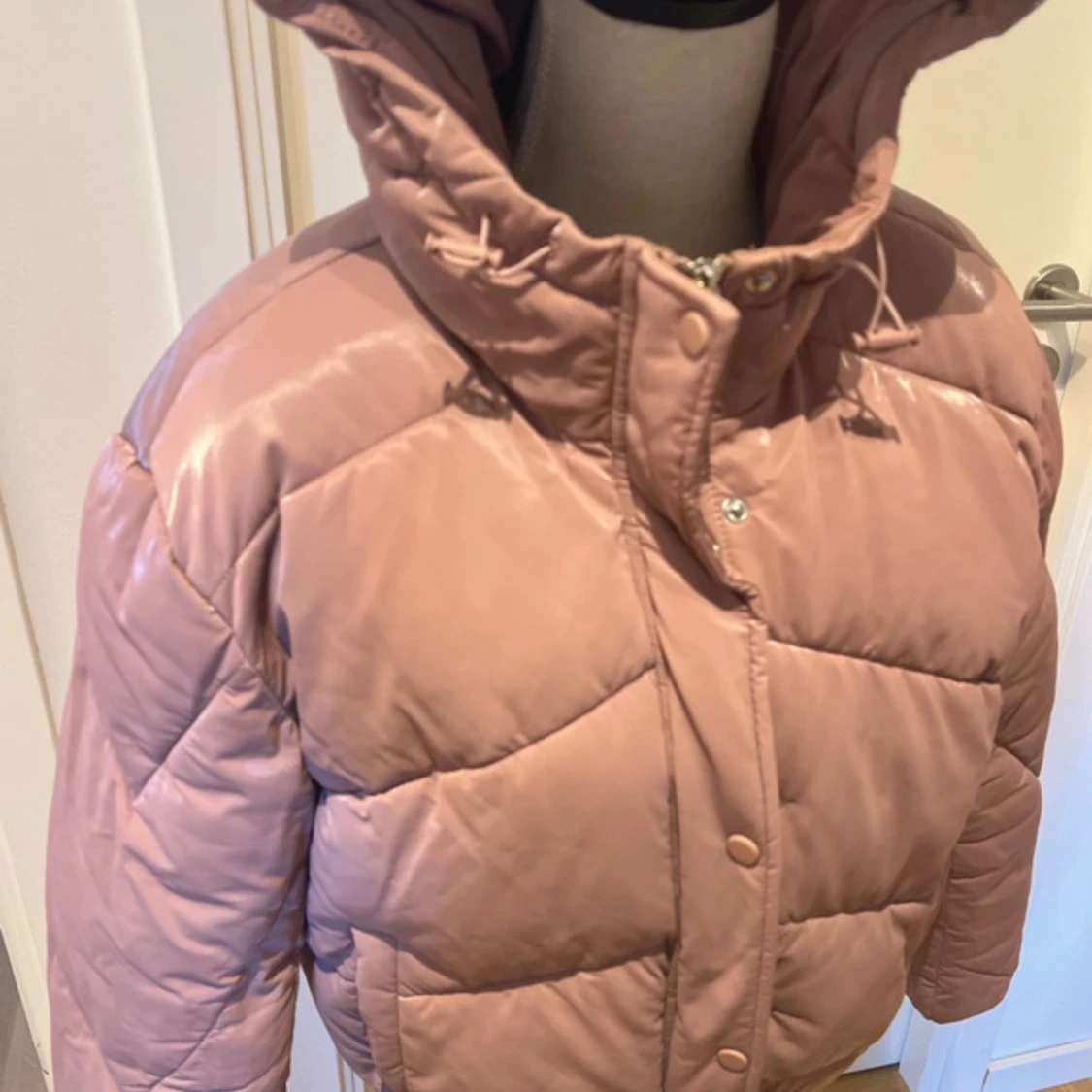 Rosa pufferjacka med huva - 2