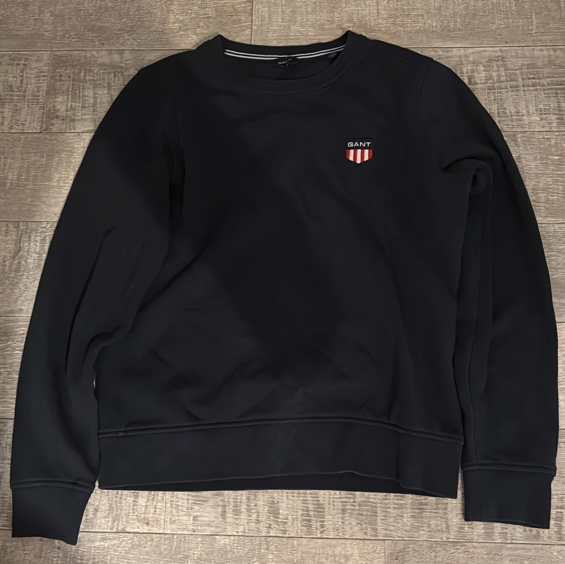 Mörkblå sweatshirt från GANT