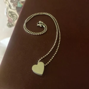 Edblad stålhalsband hjärta - Helt oanvänt, jättefin gammal utgåva från Edblad. Rostfritt stål, nickelfritt.