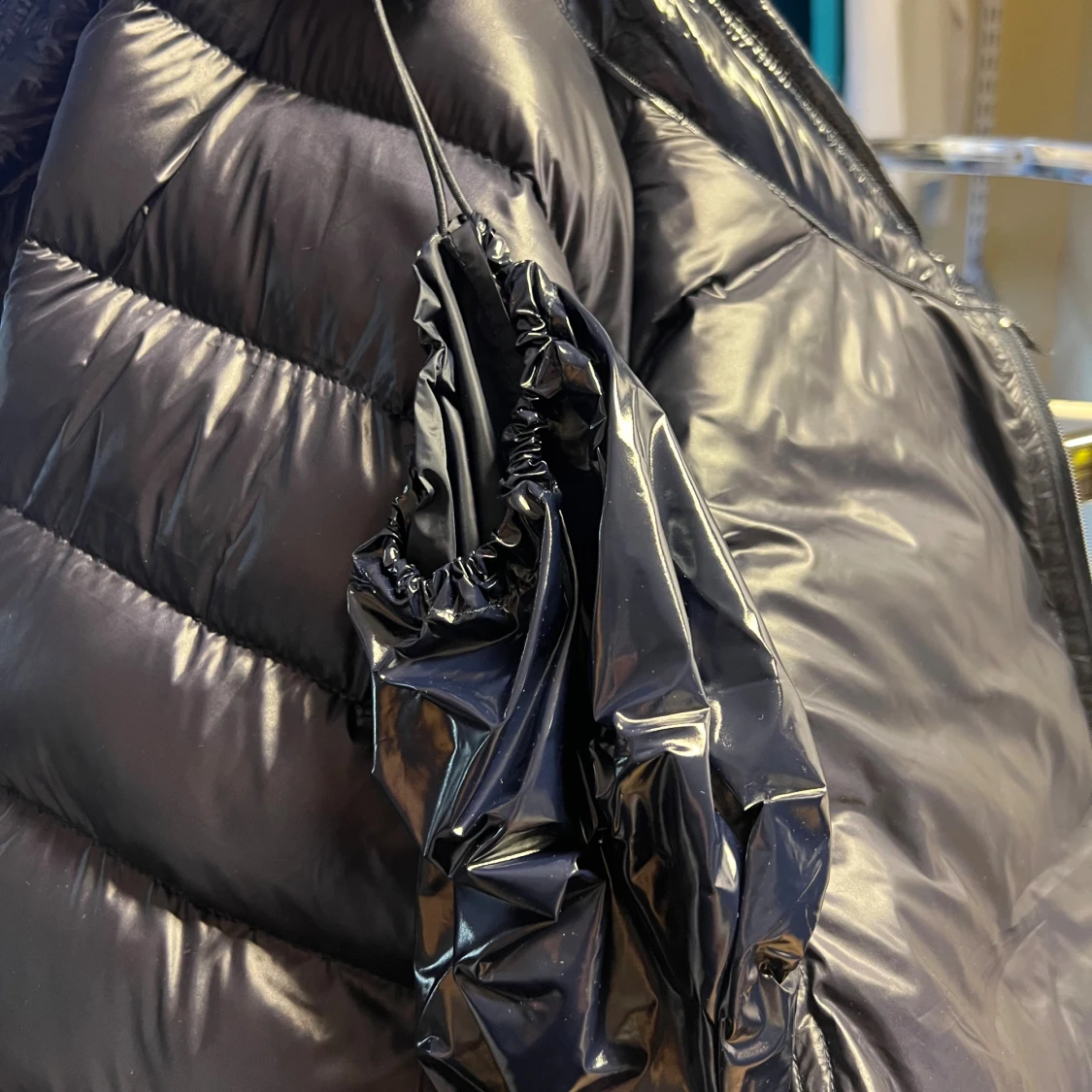 Mörkblå dunväst från Moncler - 3