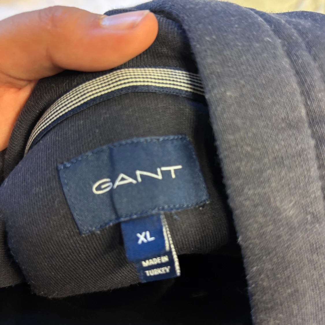 Mörkblå hoodie från GANT XL - 1