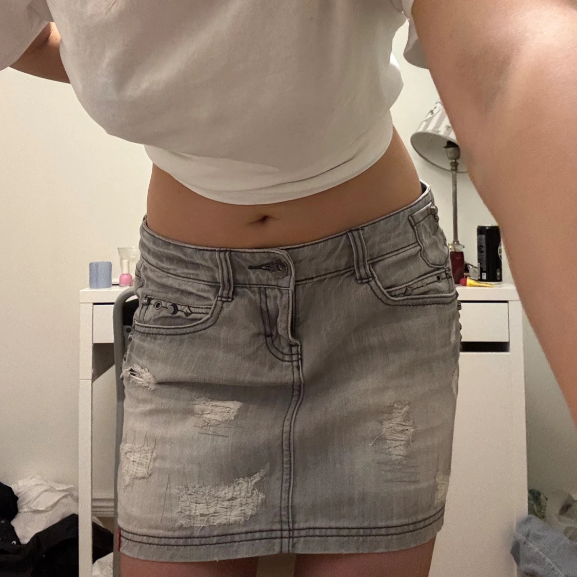 Grå mini jeanskjol med nitar Esprit - 2