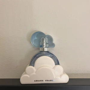 Ariana grande perfym helt ny!💗💗 - En helt ny ariana grabde perfym!💗💗