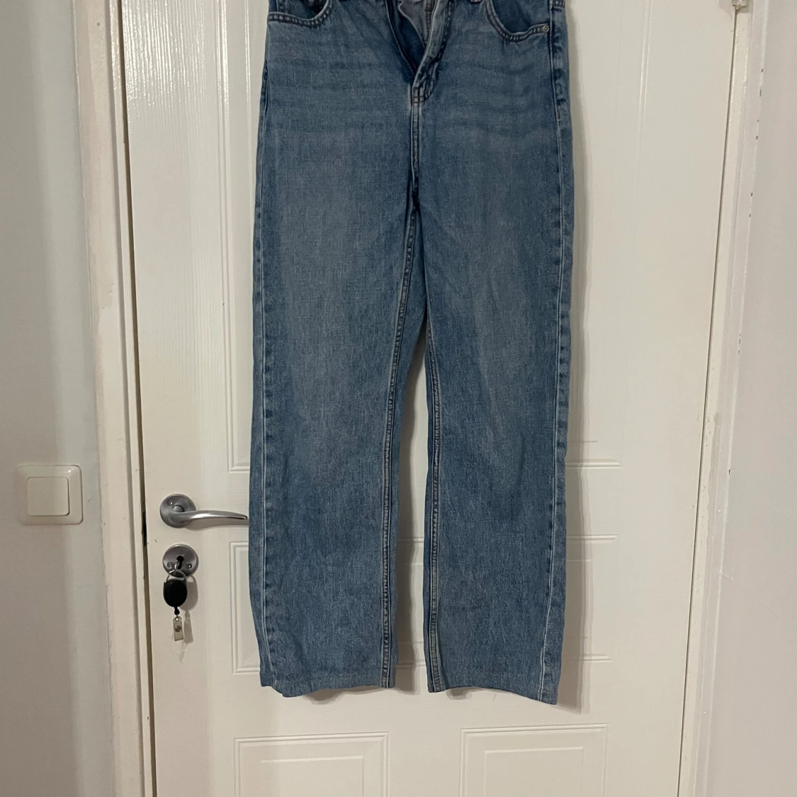 Blå raka jeans i denim, strl 38