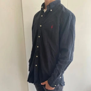 Ralph lauren skjorta  - Ralph lauren skjorta | Skick: 8/10 | Storlek: M | Pris: 299kr (fast pris) | Först till kvarn!