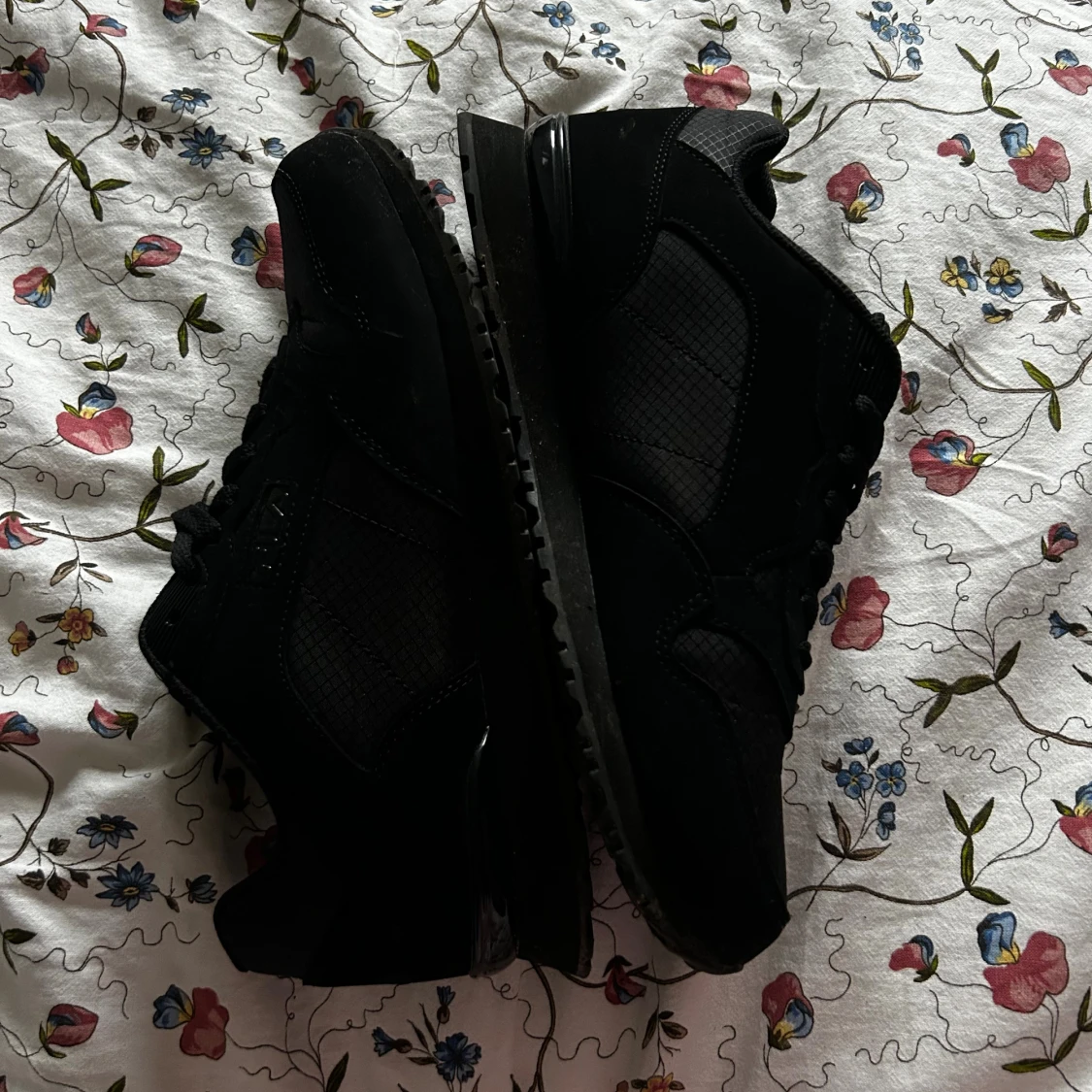 Svarta sneakers från FILA, storlek 42 (använd 1 gång - 2