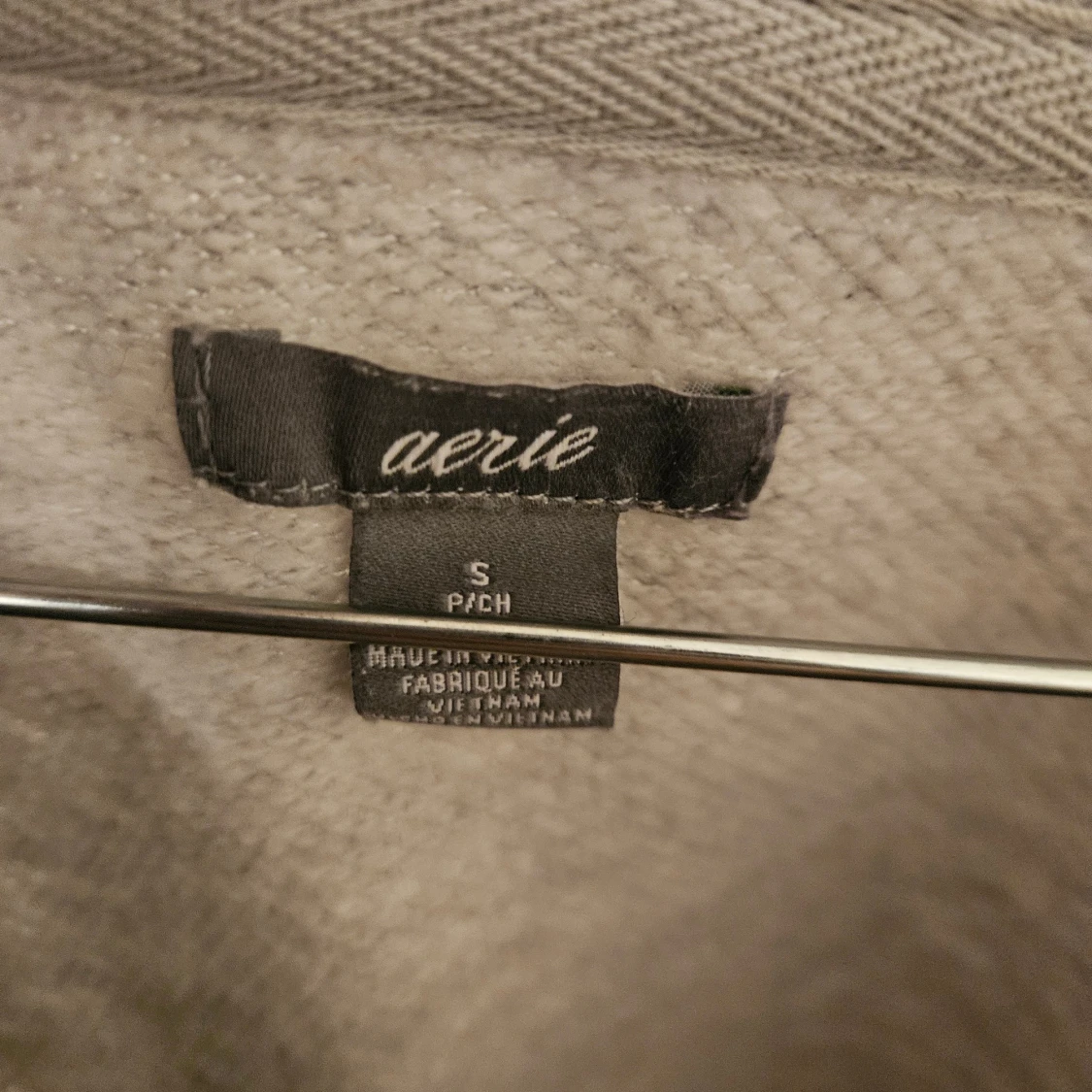 Grå sweatshirt från Aerie med tryck - 2