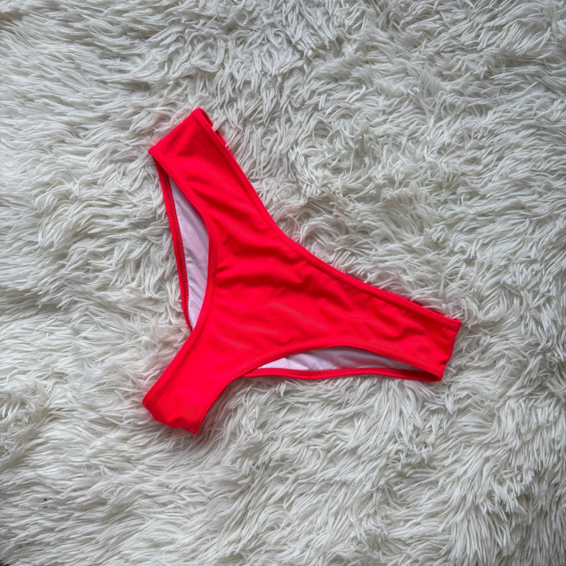 Rosa bikinidel från PrettyLittleThing