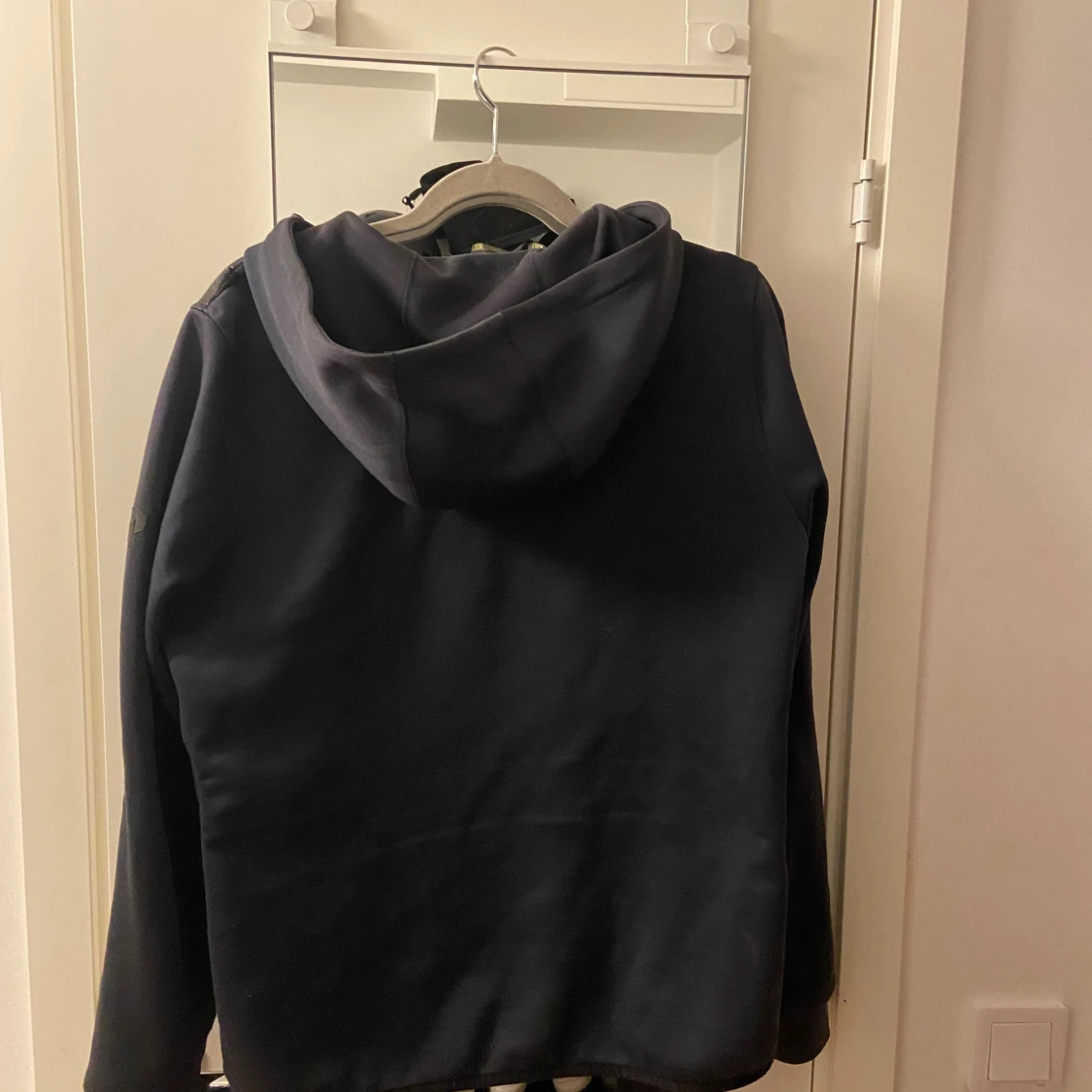 Svart hybridjacka Peak Performance S - 1