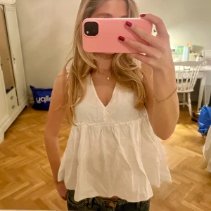 Fin blus - Så fin blus med volang puff!!!💝💝🤭