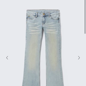 Ljusblåa jeans  - Använt 5ggr MAX. Säljer då de inte kommer till användning. Storlek 24/32