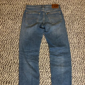 Lee jeans - Lee Jeans i modellen Darren Zip Fly storlek 29/32. Aldrig använda alltså perfekt skick.