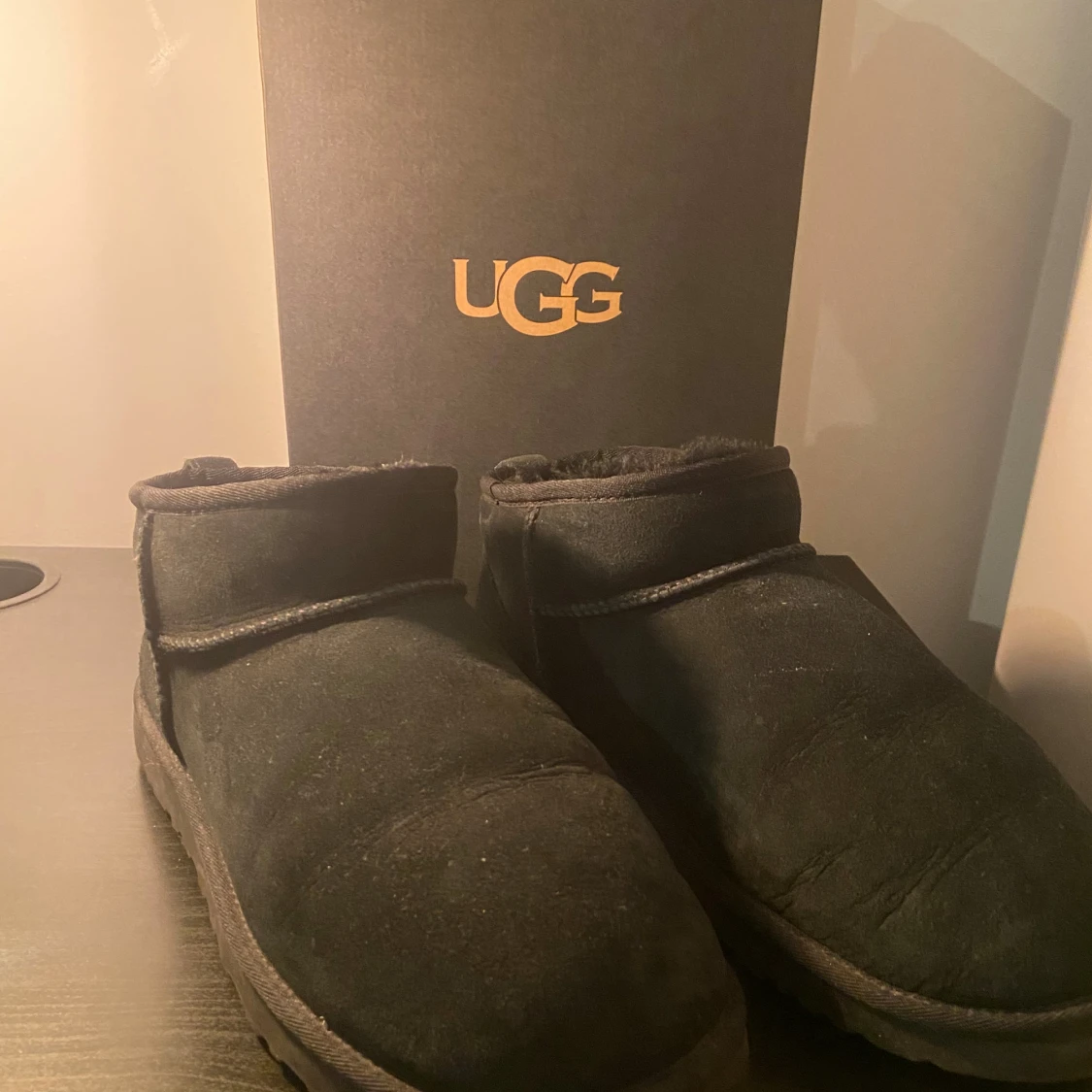 Svarta UGG boots i mocka