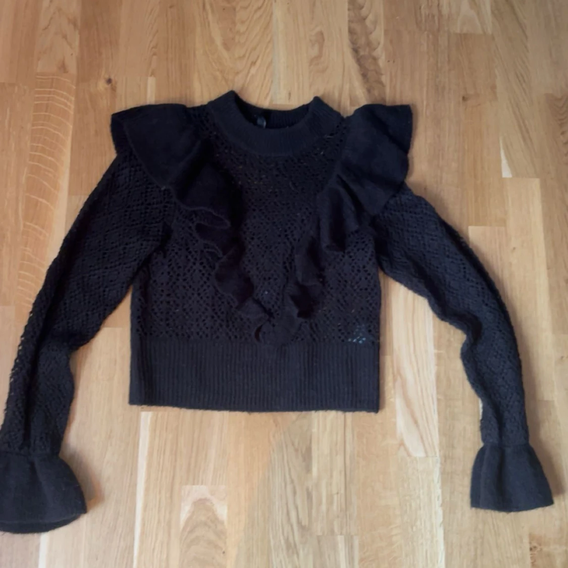 Svart stickad volangtröja H&M Divided XS - 1