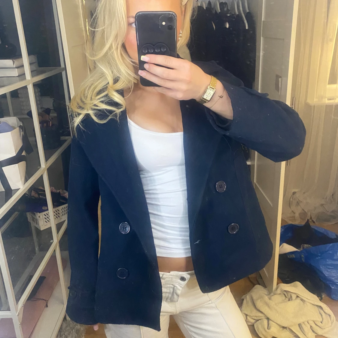 Mörkblå skepparkavaj med stora knappar