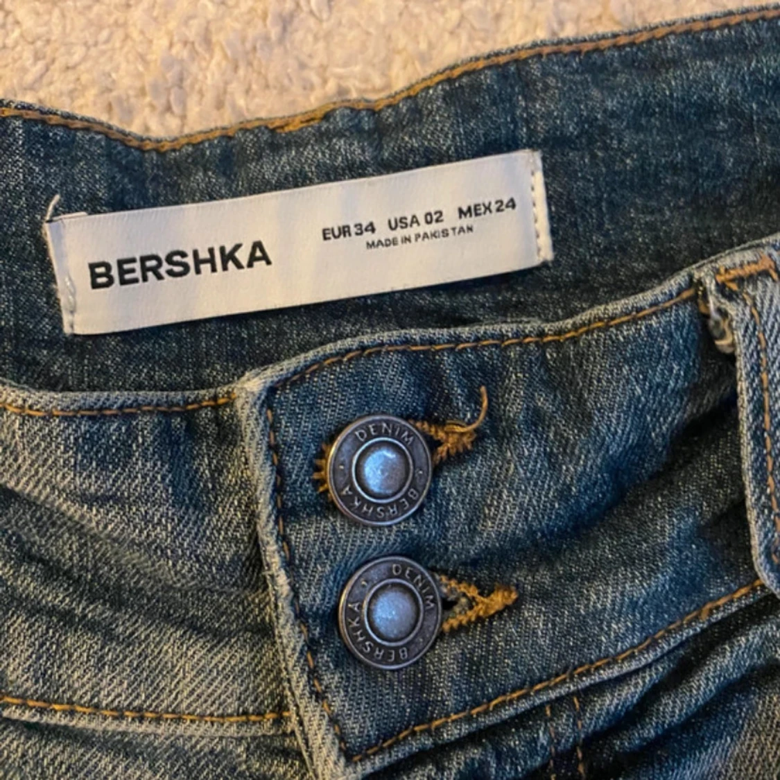 Blå bootcut jeans från Bershka - 3