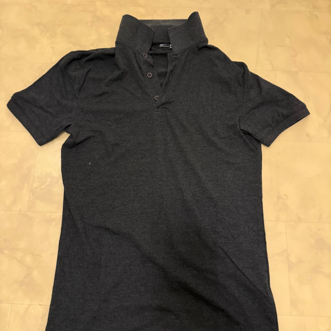 Mörkgrå pikétröja från ASOS DESIGN - 2