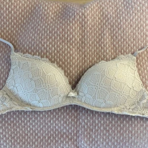 Intimissimi BH - Intimissimi gioia push up BH i strl 75B. Nypris är 449:-🤍