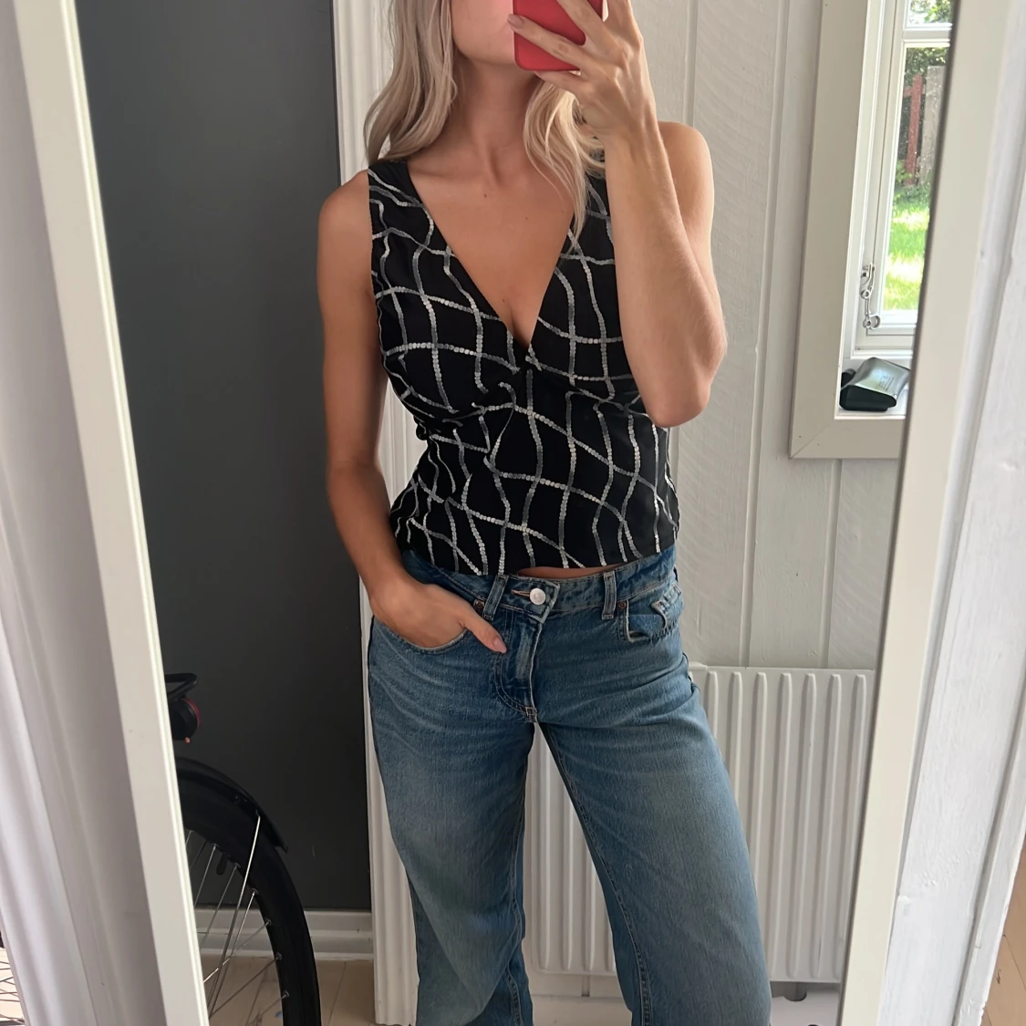 Svart linnetopp med v-ringning