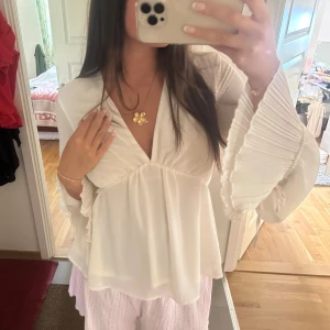 Nakd blus - Så söt nakd blus med långa lösa armar❤️