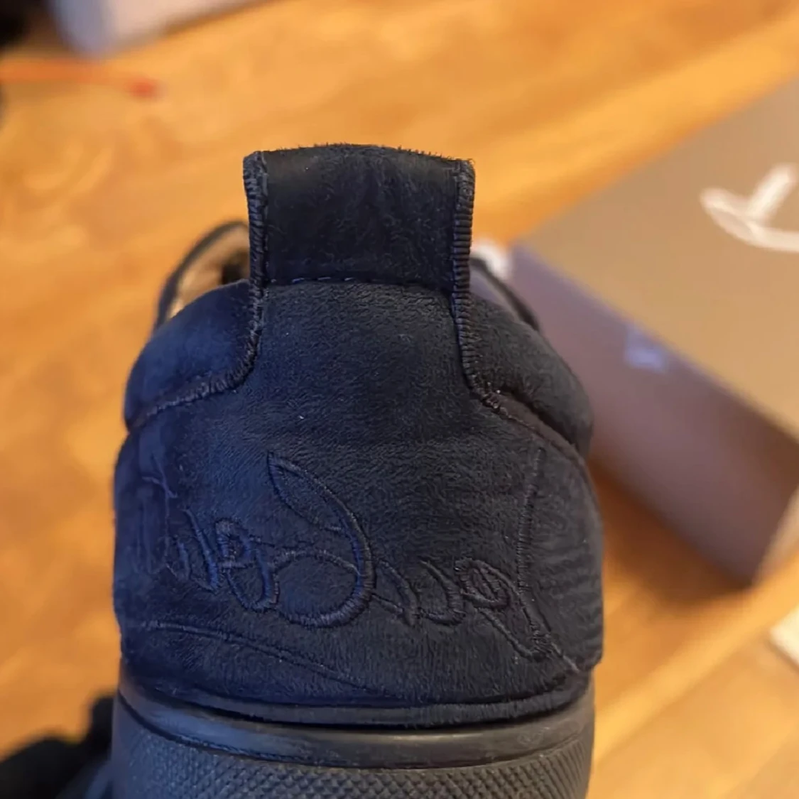 Mörkblå mocka sneakers från Louboutin - 4