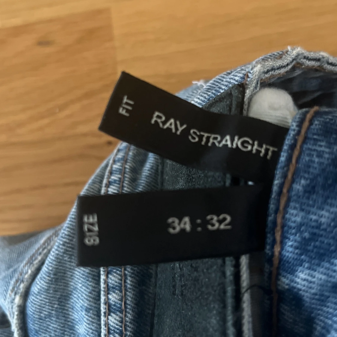 Ljusblå jeans från neuw Stockholm Ray Straight - 3