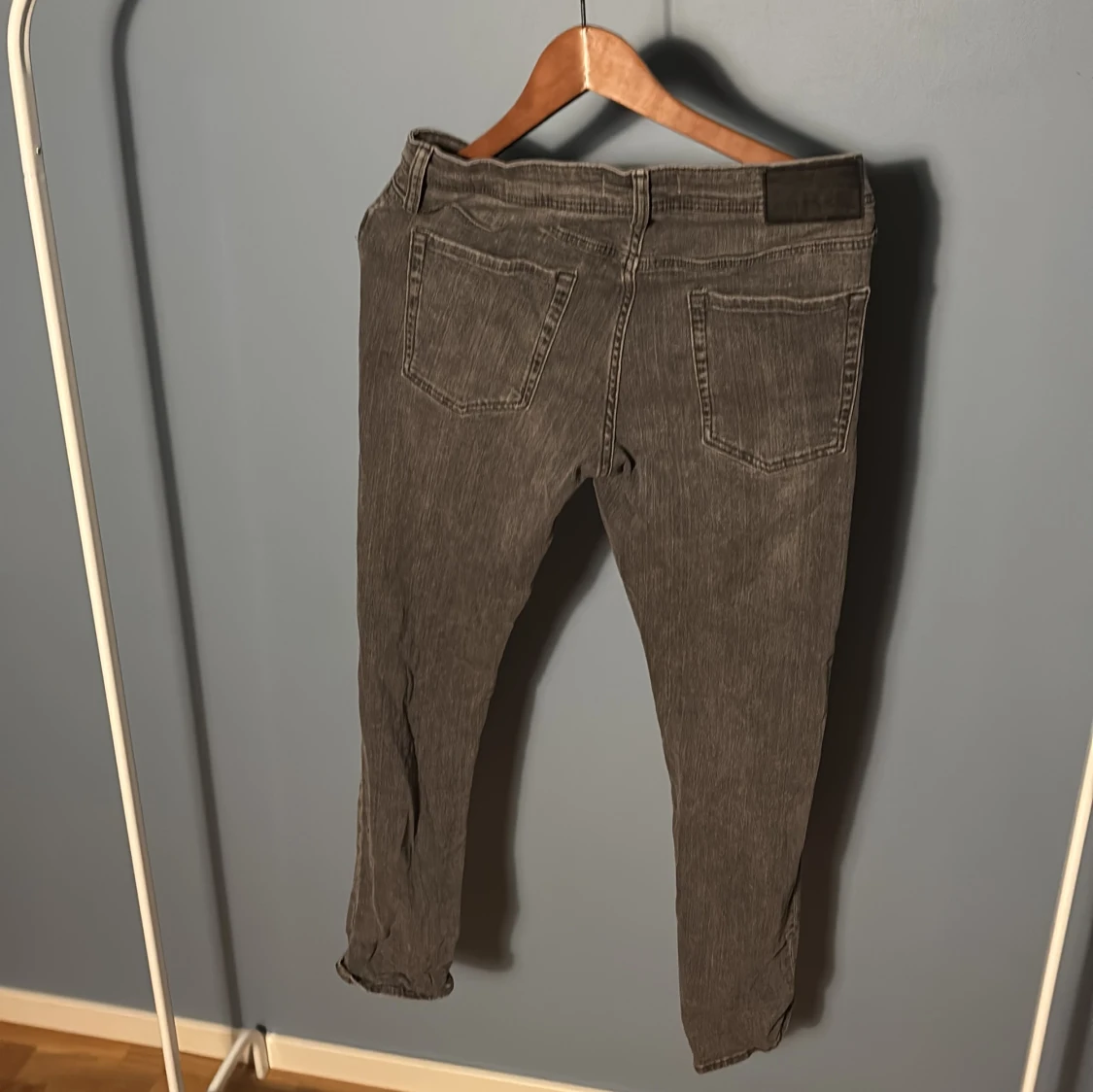 Grå jeans från Stock & Hank W31 L32 - 1
