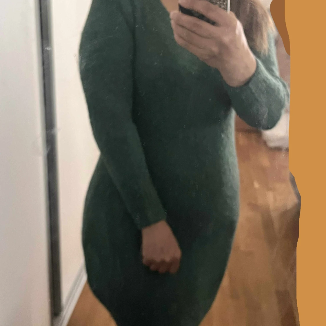 Grön stickad långärmad klänning