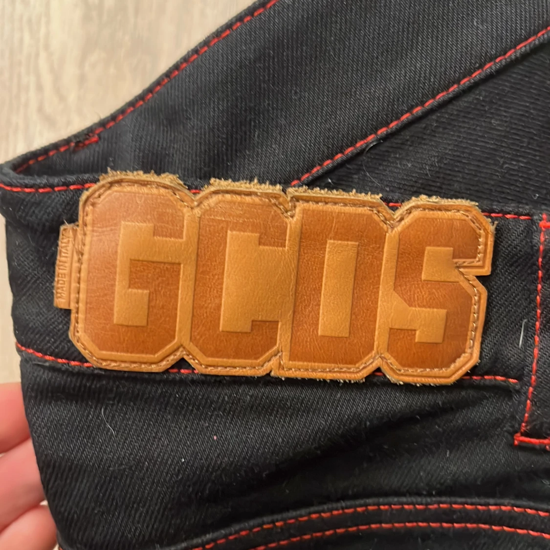 Svarta cargopants från GCDS med röd logga - 3