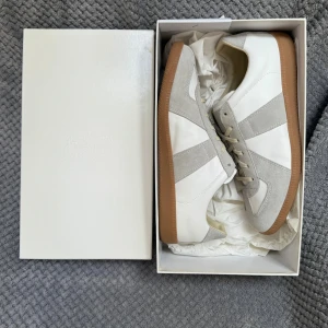 Maison Margiela gats - Snygga Maison Margiela Gats, har haft dem i två veckor. Om du vill ha mer information så kan du gärna skriva till mig.