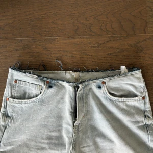 Raka lågmidjade/midwaist jeans  - Likande de från Nelly vid midjan, passar s/m