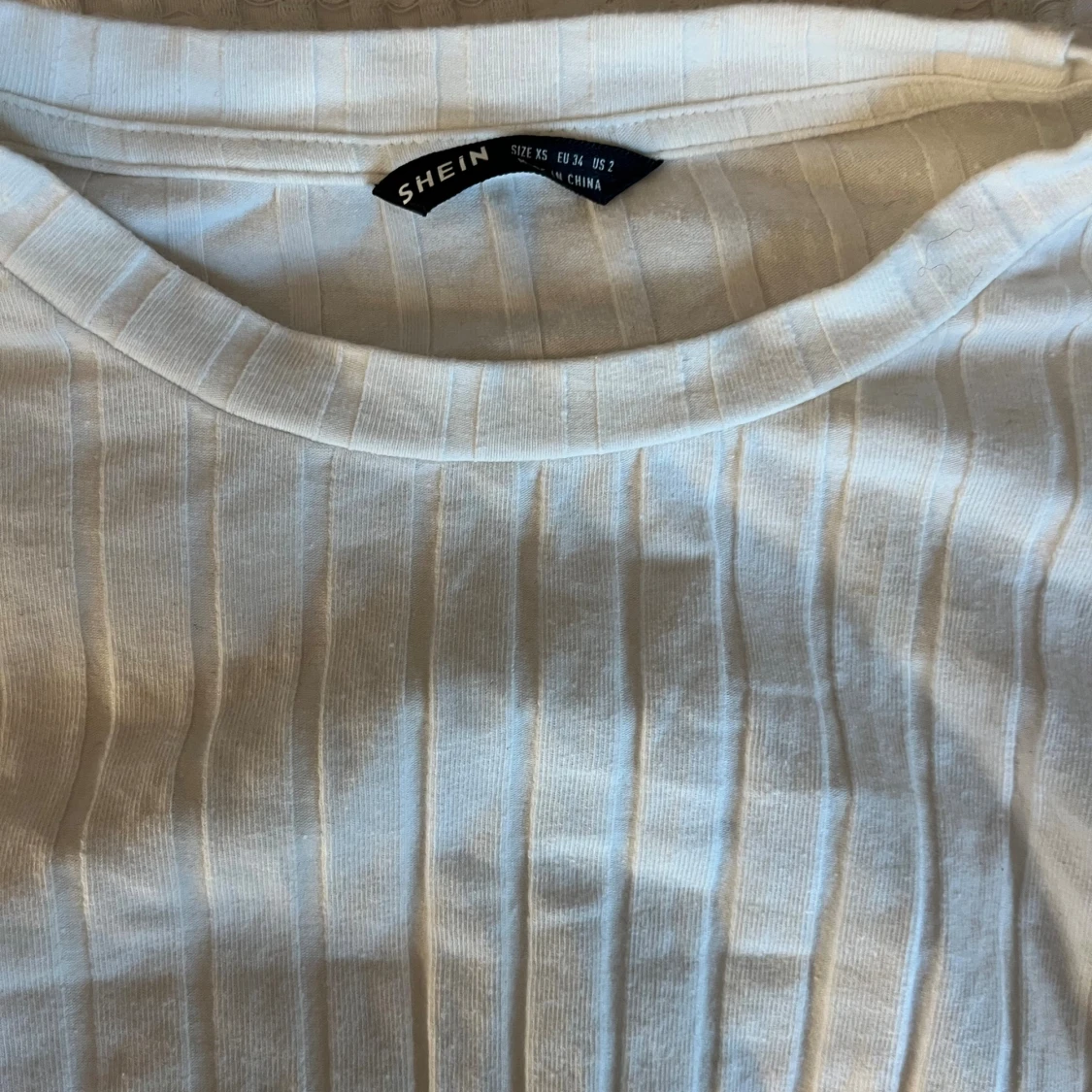 Vit ribbad långärmad topp  - 2