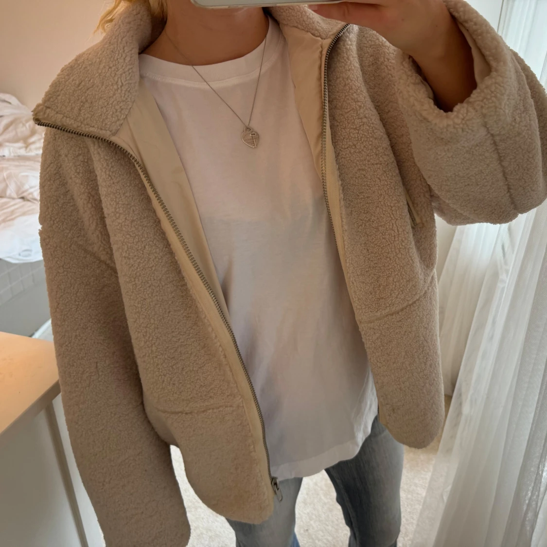 Beige teddyjacka med dragkedja - 4