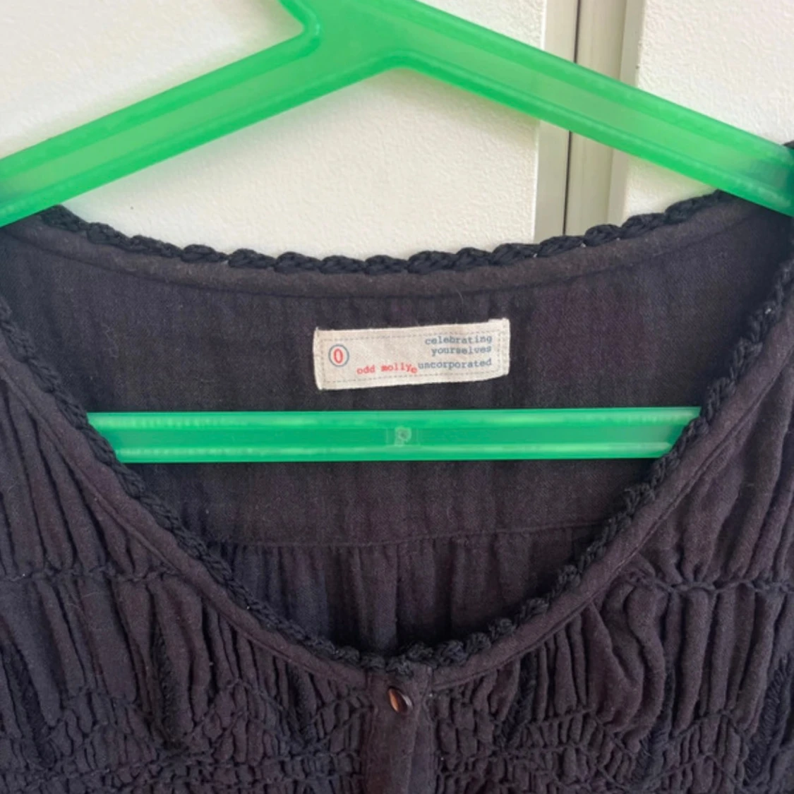 Svart blus från Odd Molly med broderi - 1