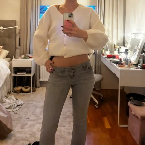 Lågmidjade Ltb gråa - Köpte på Plick. Aldrig använda. Strl 28/34