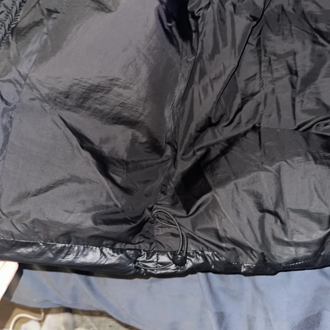 Svart pufferjacka från H&M med huva - 2