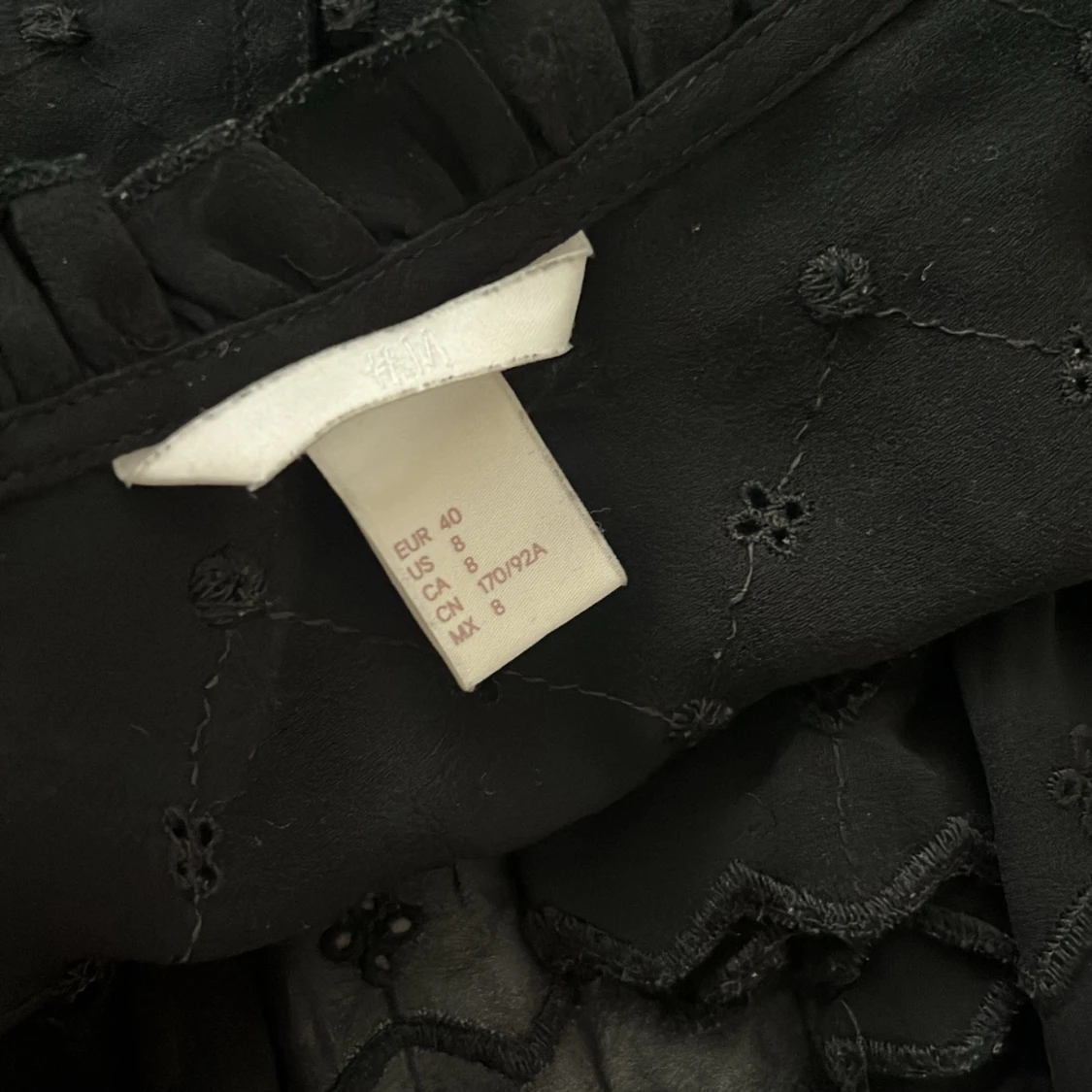 Svart broderad blus från H&M - 2