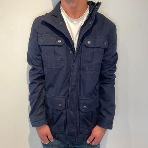 Field jacka - I nyskick och riktigt snygg, passar perfekt inför höst/vinter | Strl - S | Skick - 10-10 | Nypris - ca 900kr | Vid minsta lilla fundering är det bara att skriva!