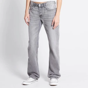 Jeans ”Icon” Lager 157 - Säljer ett par Jeans ifrån Lager 157 i modellen Icon i storlek M. Byxorna är använda få gånger och i fint skick💌 Jeansen är uppsydda och passar mig som är 156 cm 