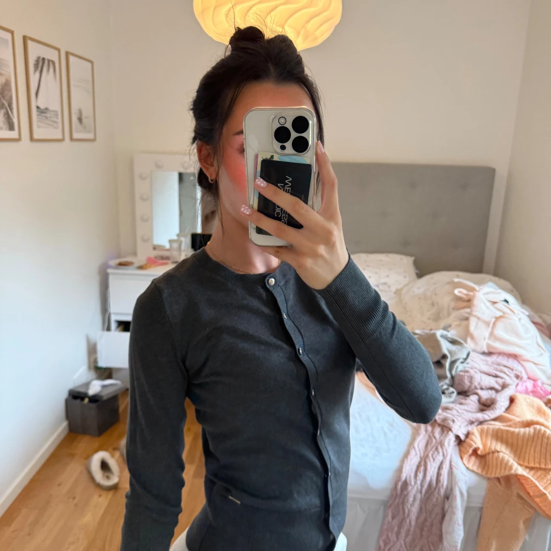 Mörkgrå kofta med knappar - 2