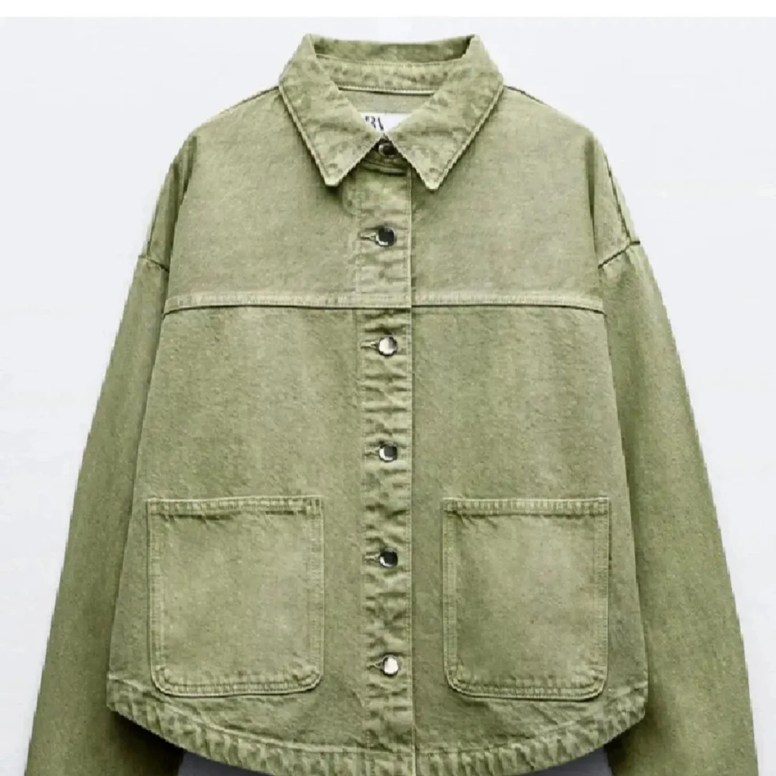 Olivgrön jeansjacka med fickor - 1