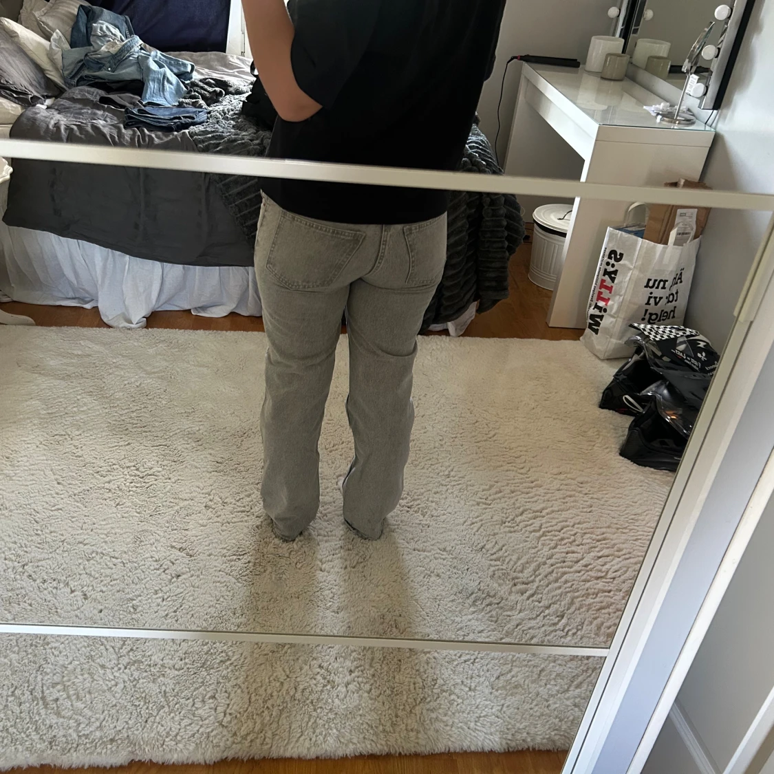 Grå raka jeans i straight fit - 2