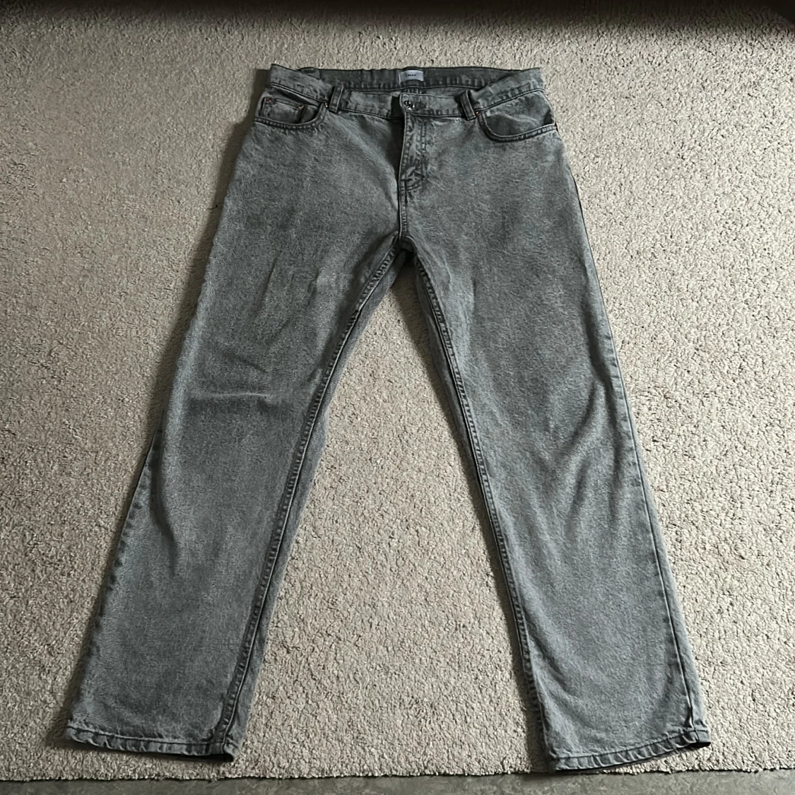 Grå jeans från Grunt,