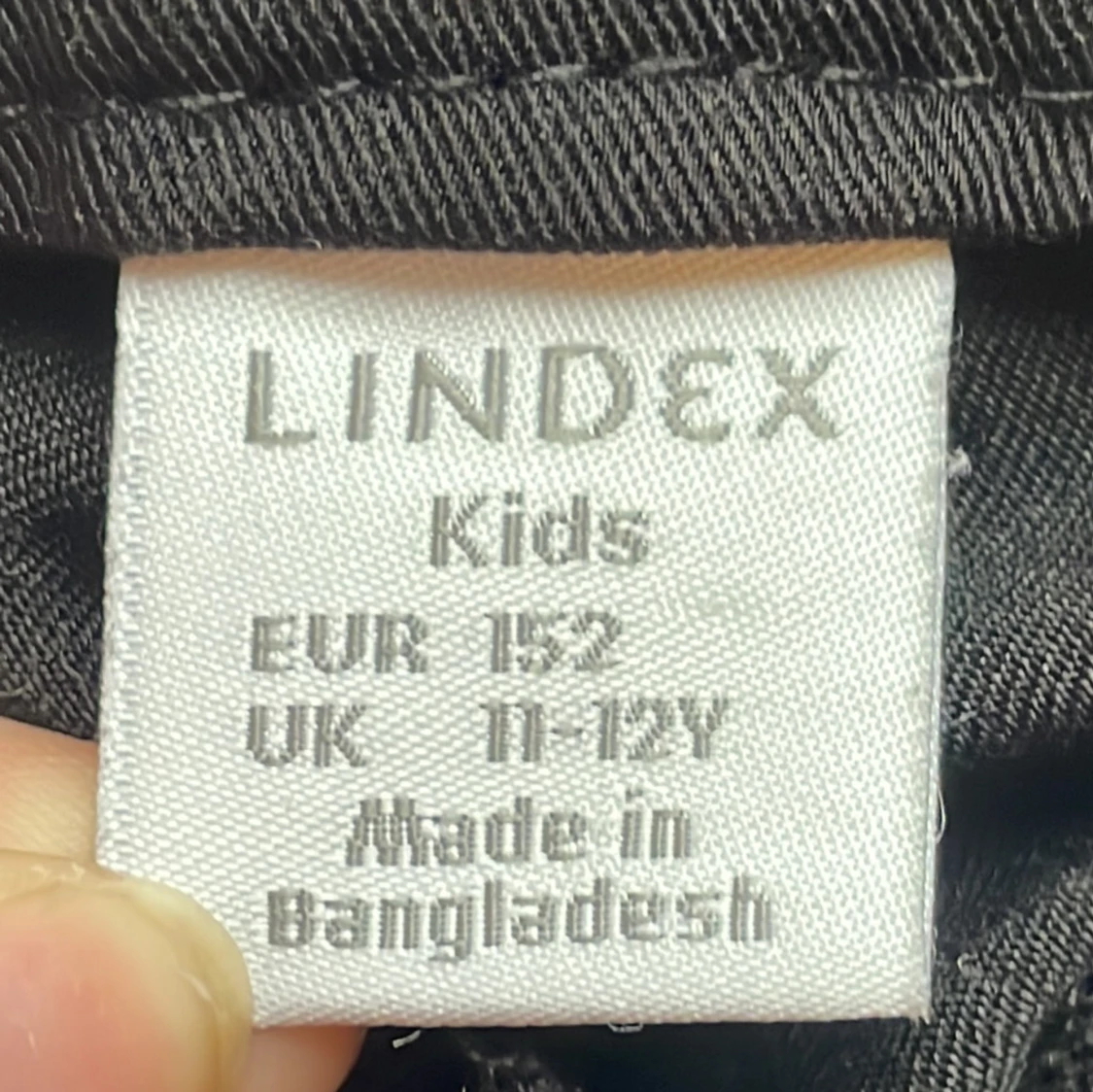 Svarta kostymbyxor från Lindex Kids i storlek 152 - 1